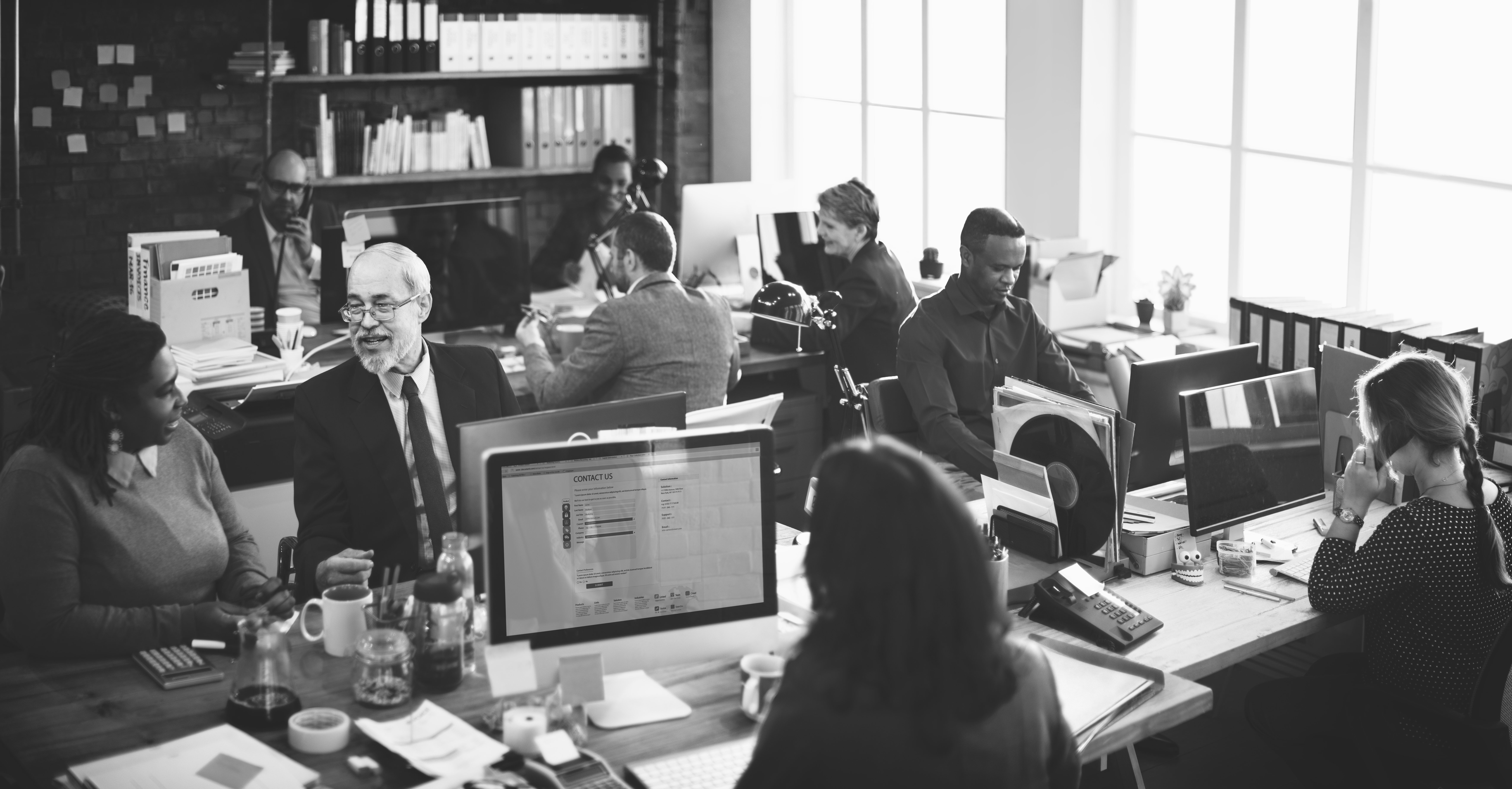 daily-life-of-business-people-at-the-office-2023-11-27-05-09-30-utc