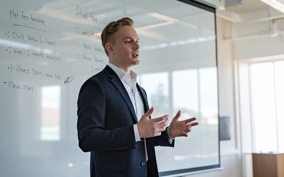 Why HubSpot Is Your Startup’s Best Friend for Day-One Success?